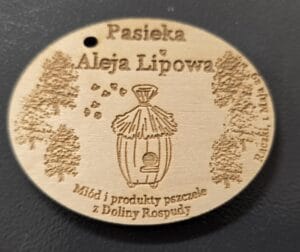Drewniana zawieszka z personalnym logo