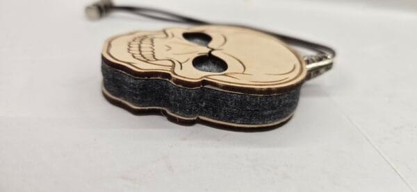 06. zawieszka w kształcie Czaszki