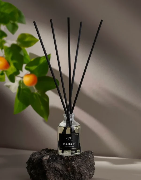 Dyfuzor zapachowy z patyczkami – Majesty (mandarynka, jaśmin, drzewo sandałowe)