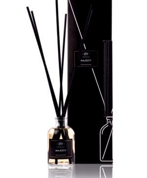 Dyfuzor zapachowy z patyczkami – Majesty (mandarynka, jaśmin, drzewo sandałowe) Dyfuzor zapachowy z patyczkami – Majesty (mandarynka, jaśmin, drzewo sandałowe)