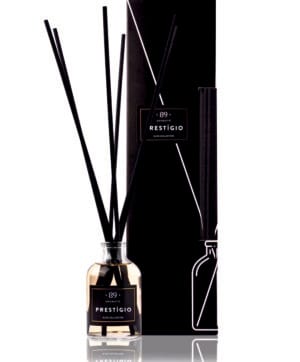 Dyfuzor zapachowy z patyczkami – Prestigio (Tytoń, Cynamon, Ziarna Tonka) Dyfuzor zapachowy z patyczkami – Prestigio (Tytoń, Cynamon, Ziarna Tonka)